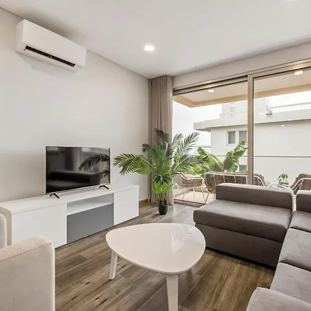 Casa Raposinhas Iv, *