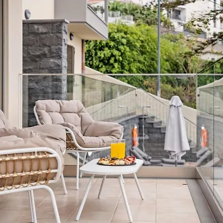 Casa Raposinhas Iv, *