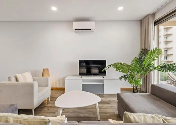 Casa Raposinhas Iv, *