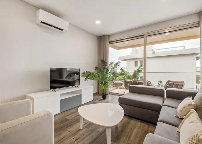 Casa Raposinhas Iv, *