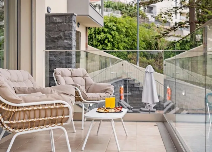 Casa Raposinhas Iv, *